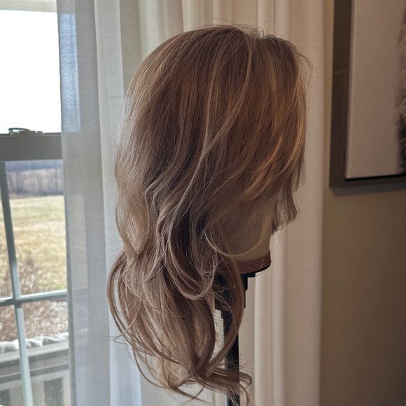 Chelsey Smith Crowns Johanna Petite - Picture 4 of 5